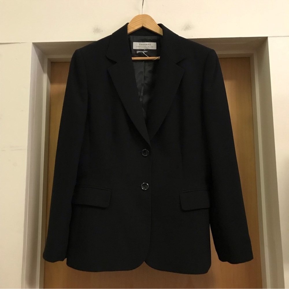 Tahari Black Blazer size 8/10